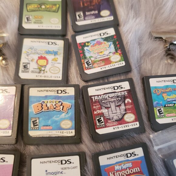Nintendo DS, 21 games ,stylus,  case all cords and cordless headphones - Picture 4 of 9